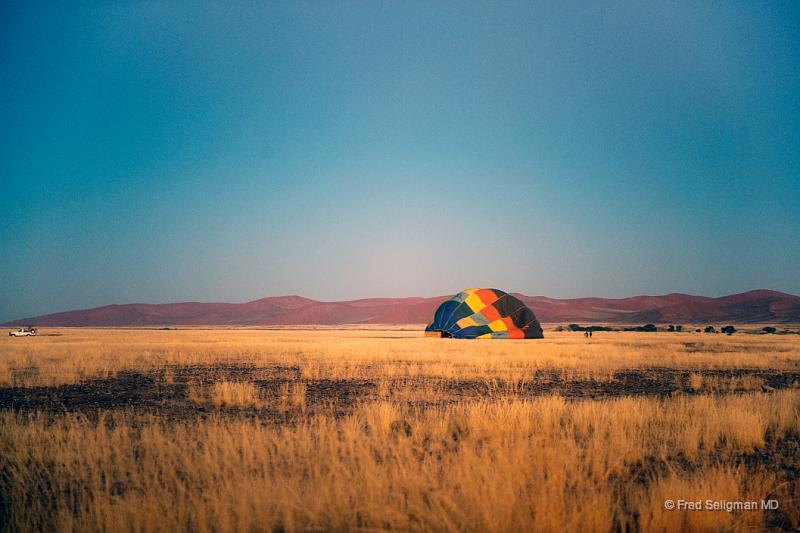 20090602_061921 D3 X1.jpg - Balloon in Desert; a way to view the dunes